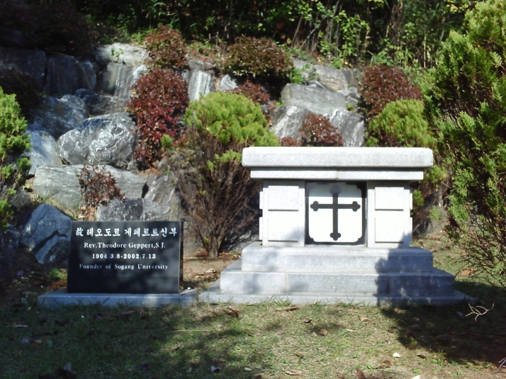 Gravesite of Rev. Theodore Geppert, S.J., founder of Sogang University